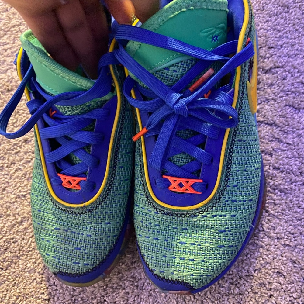 Nike LeBron XX SE "Electric Algae/University Gold"